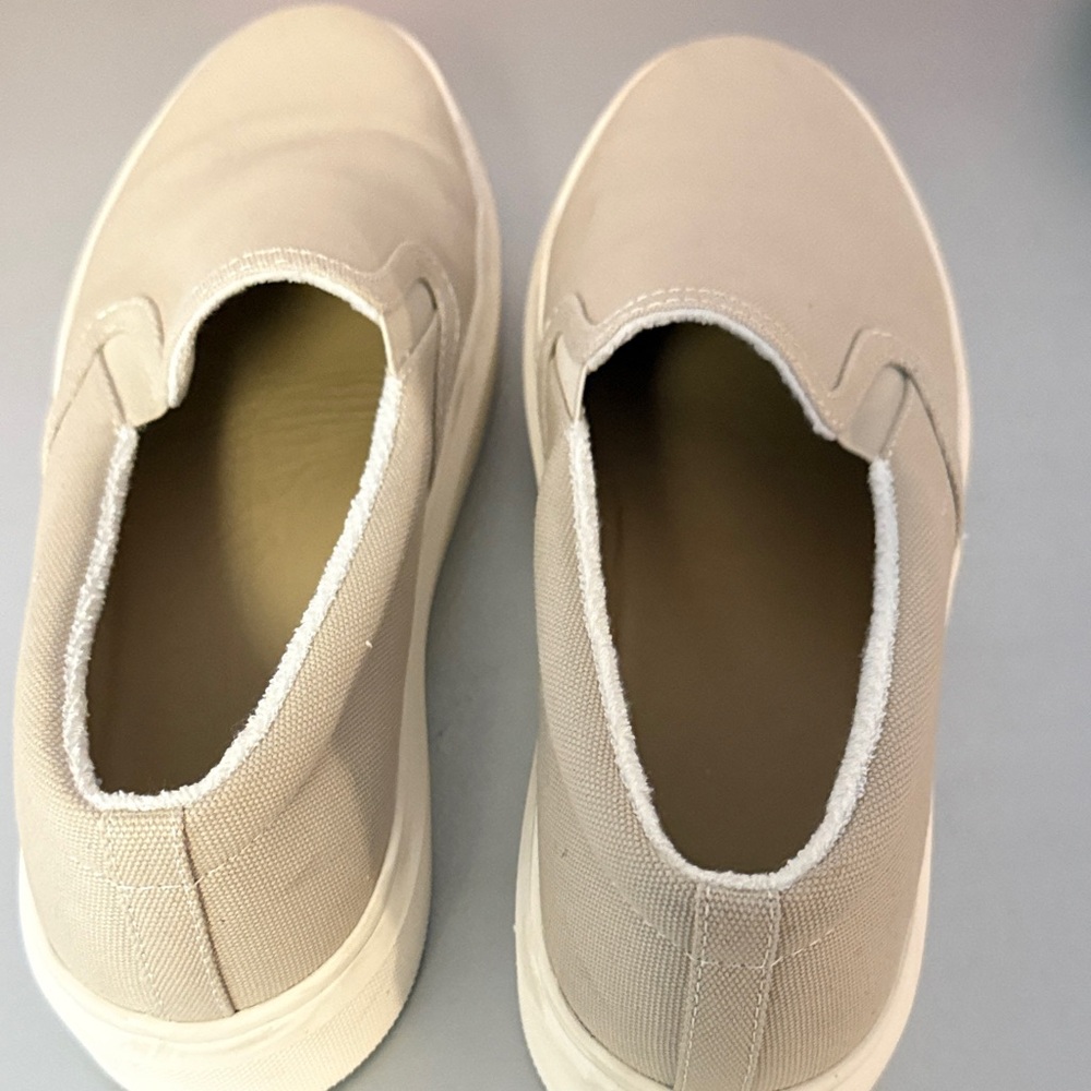 Abeo Women's Tan Slip-On Sneakers Size 9.5 - Picture 6 of 8